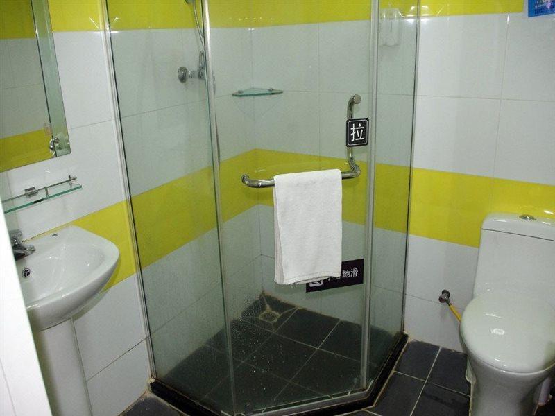 7 Days Inn Yangjiang Xinyue International Studio Esterno foto